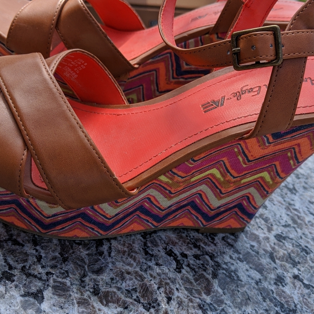 American Eagle wedged peak toe heels